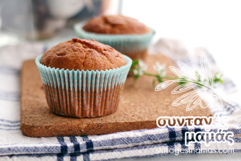 Μάφινς (muffins) με μπαχαρικά και αμύγδαλα