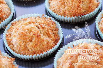 Μάφινς (muffins) με ανανά και ινδοκάρυδο